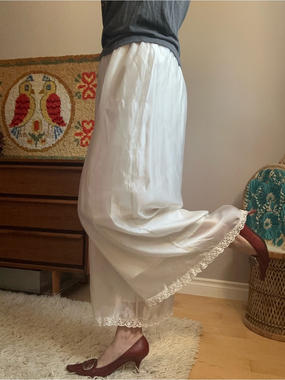 White Wide-Leg Feminine Lace Trim Bloomer Pants Size Small - Picture 2 of 4